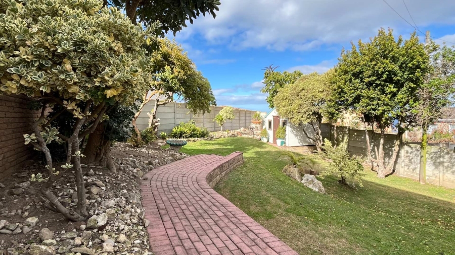 4 Bedroom Property for Sale in Dana Bay Western Cape